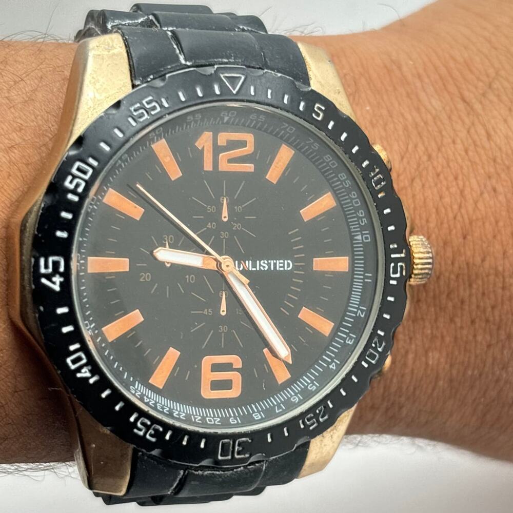 Retro Black & Gold Men's Unlisted Watch